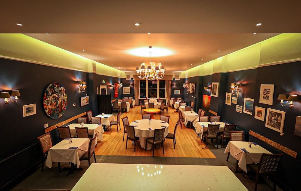 THE MANOR HOTEL 44/71