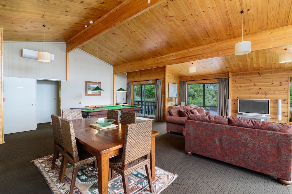Koura Lodge 10/63