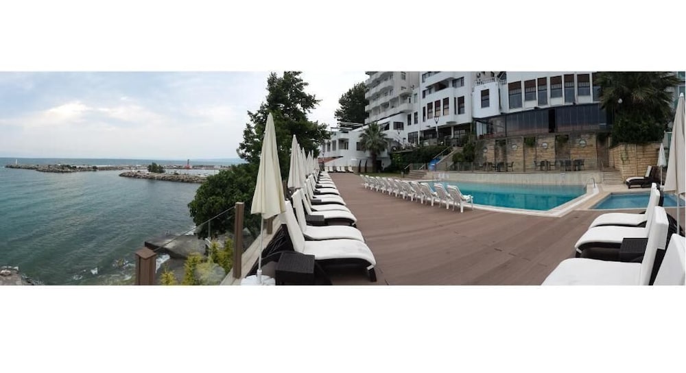 Diapolis Hotel 3/50
