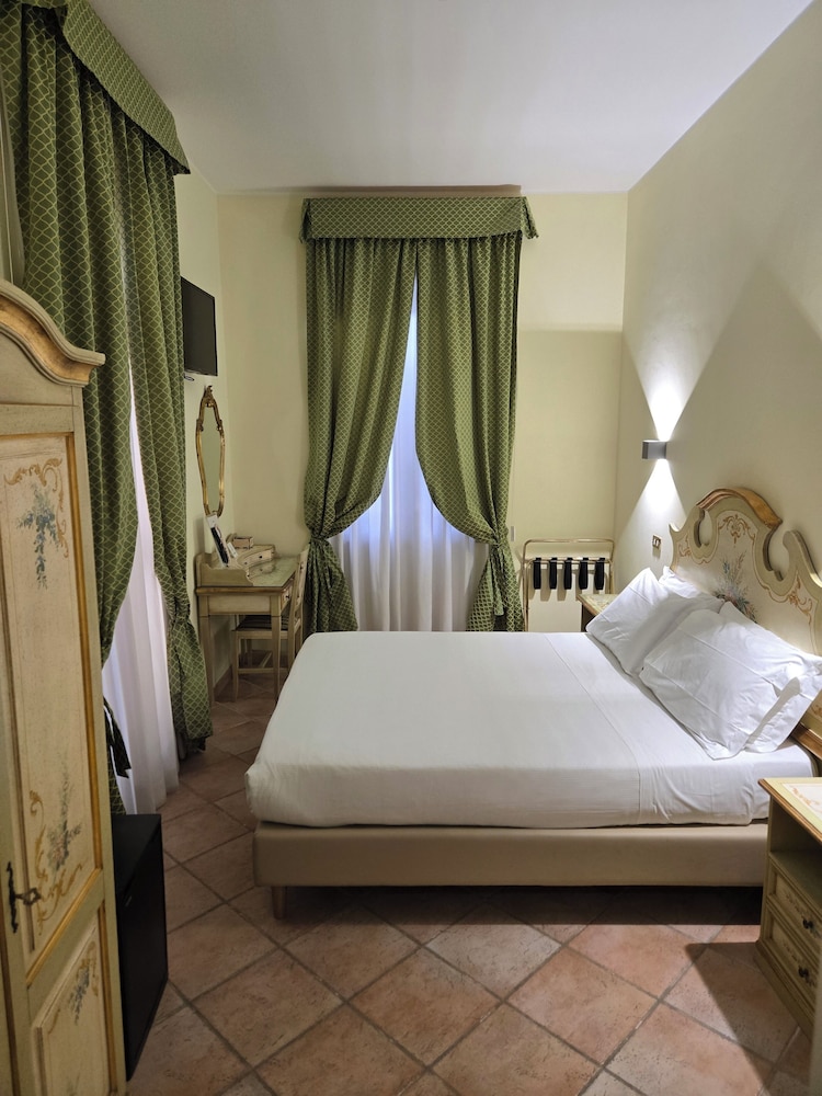Sourire Hotel 5/35