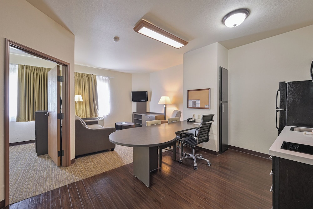 Candlewood Suites Tulsa 48/54
