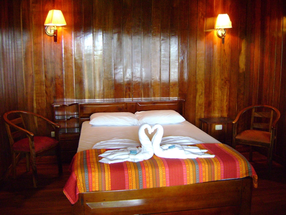 Miss Junies Lodge 16/44