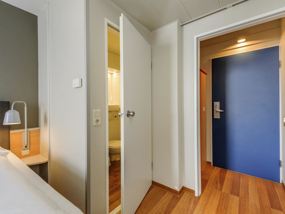 IBIS FRANKFURT MESSE WEST 14/61