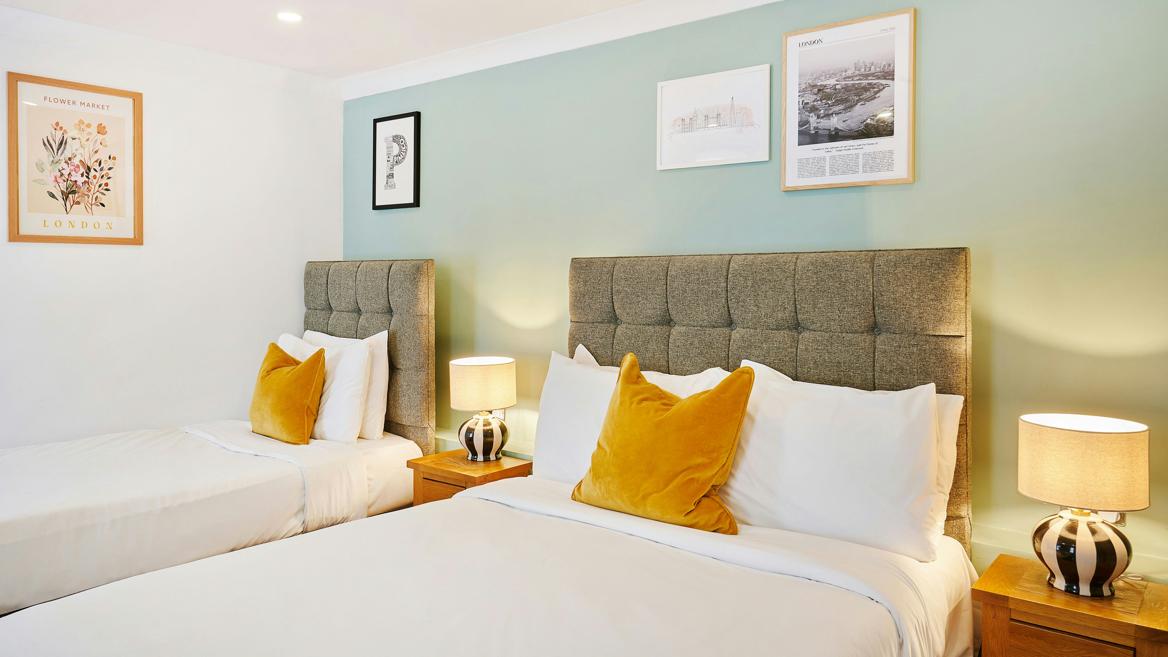 Huttons Hotel, Victoria London 37/63