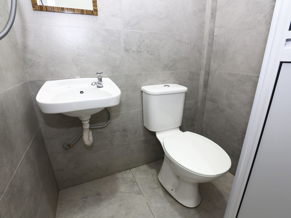 OYO 89678 Ady Hotel 21/23