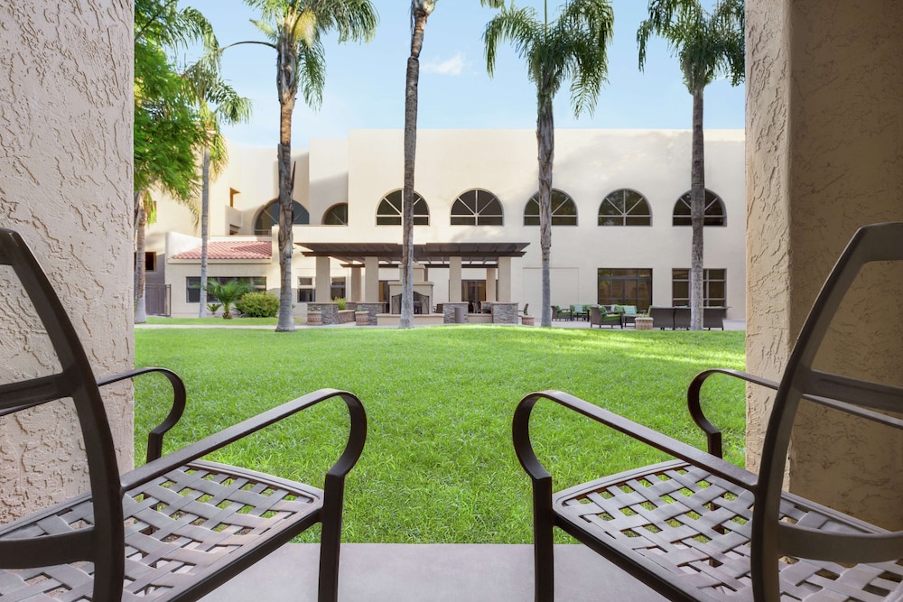 Embassy Suites by Hilton Phoenix Tempe 52/56