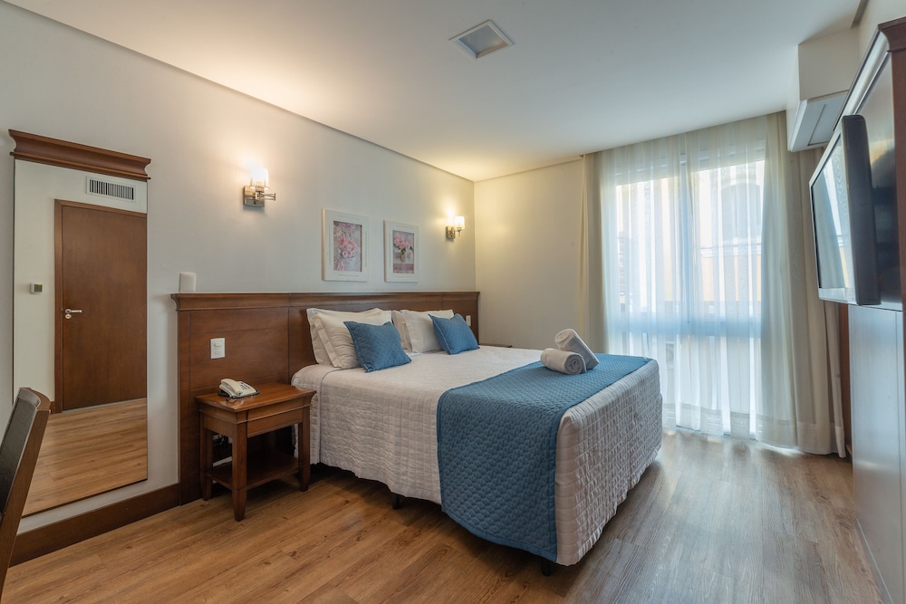 DELUXE, DOUBLE OR TWIN BED, ACCESSIBLE
