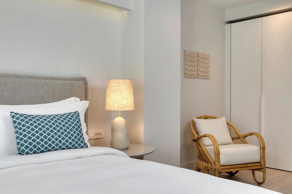 Deluxe, King Bed, Resort View, Balcony