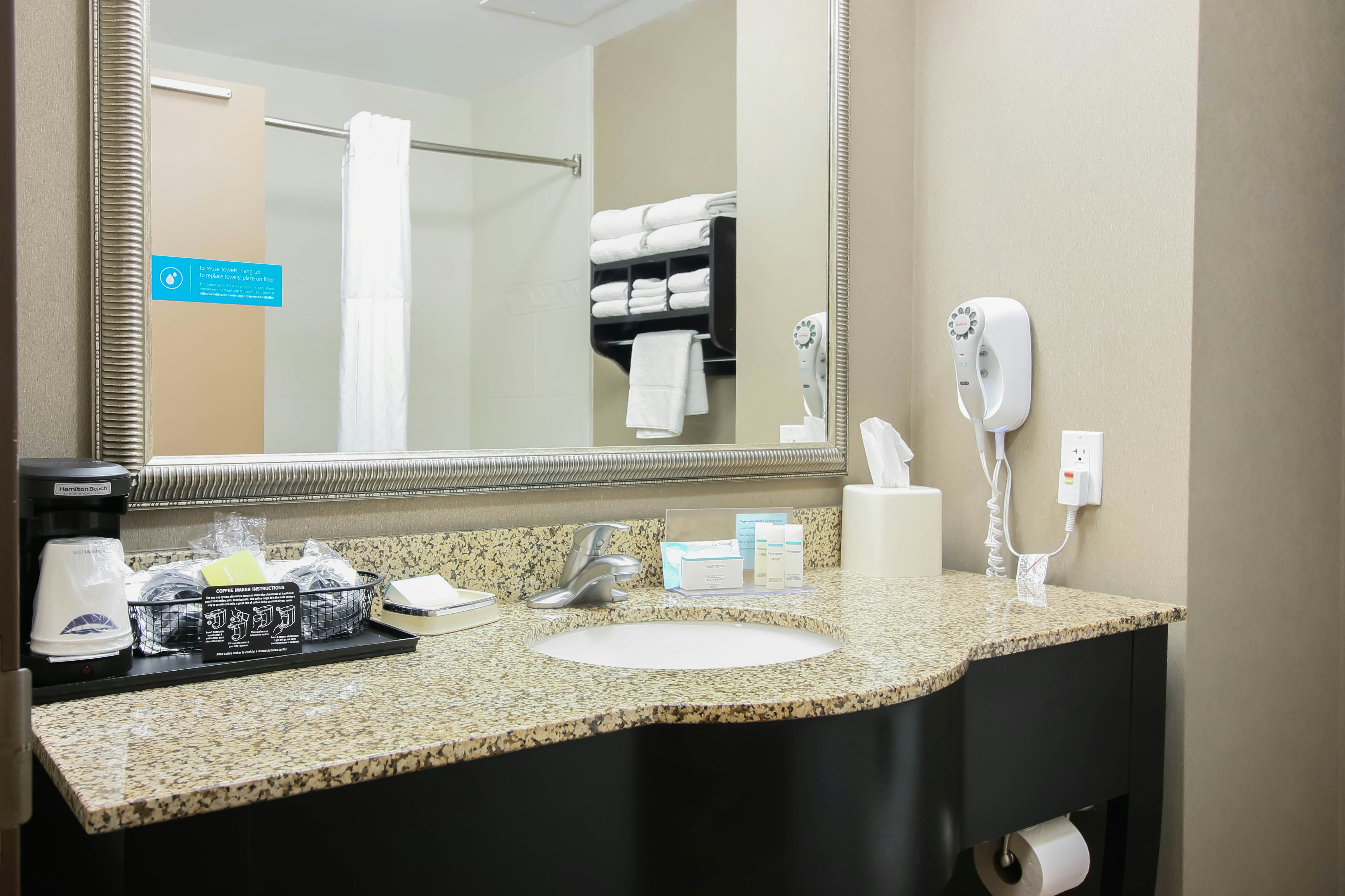 غرفة بسرير كينج لذوي الإعاقة، Hampton Inn And Suites Flowery Branch 5/5