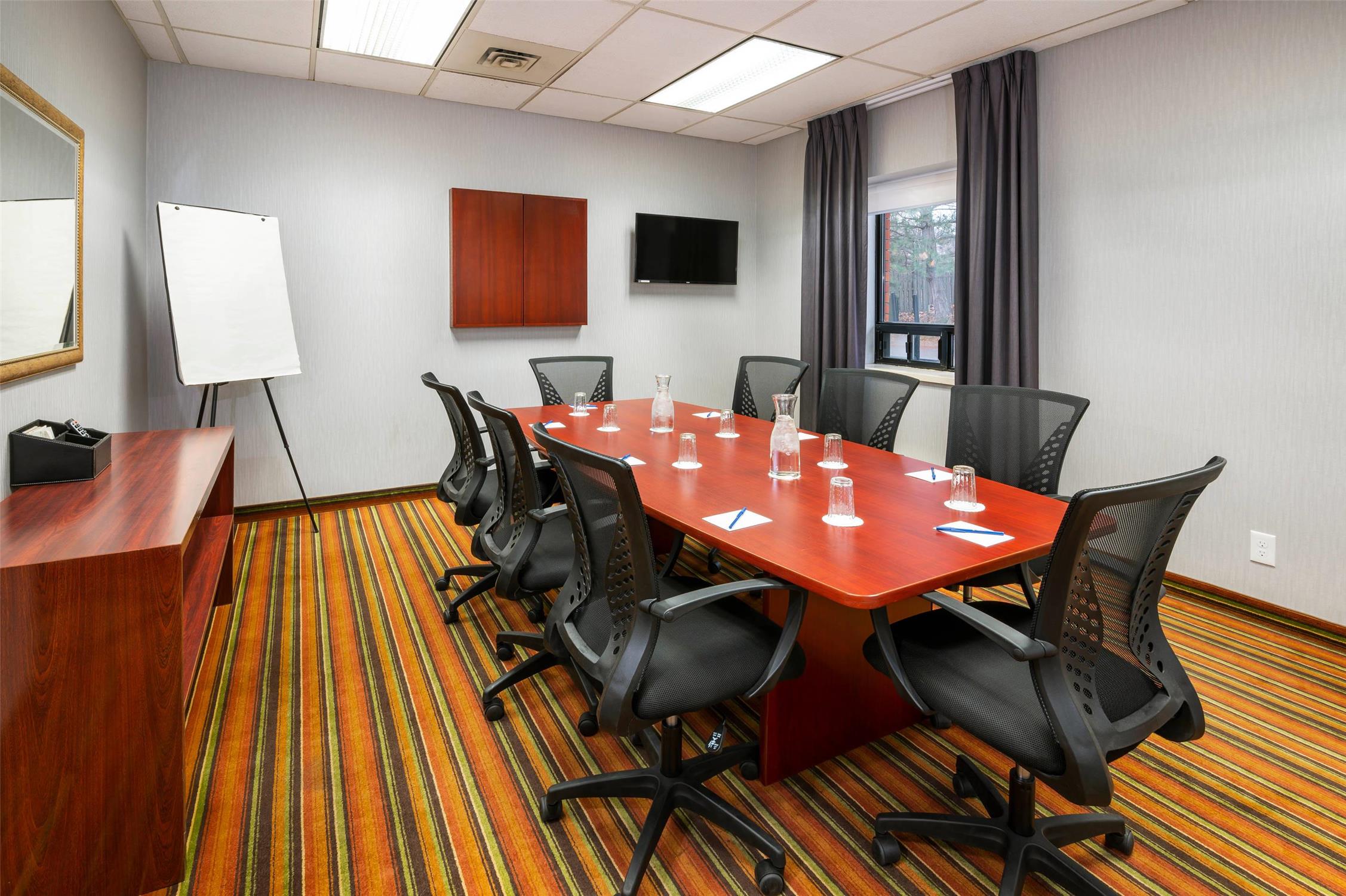 Comfort Hotel & Suites Peterborough 9/10