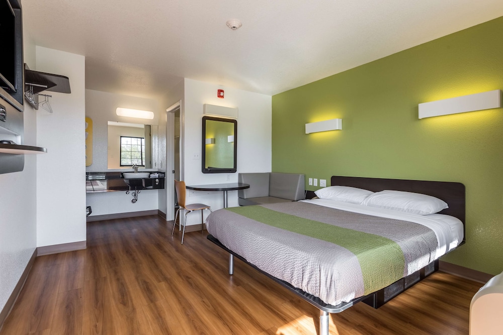 Motel6 El Paso, TX - East 12/32