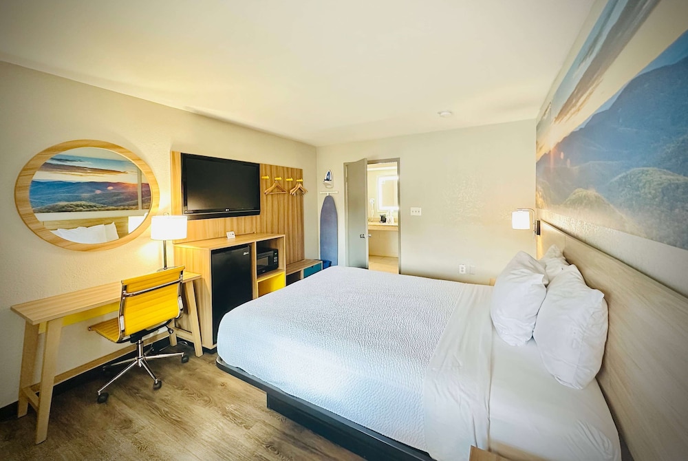 Room at Days Inn By Wyndham Alexandria, ALEXANDRIA - VA