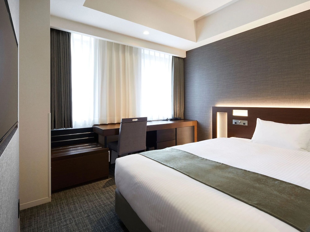 ROOM, SINGLE