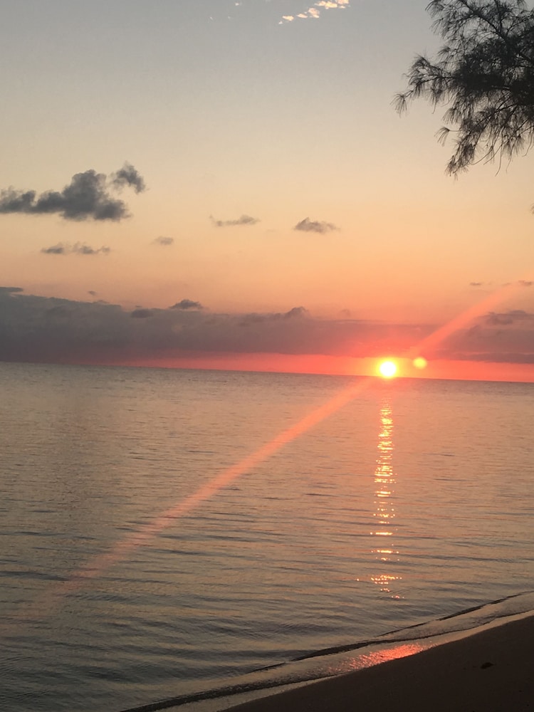 Coral Harbour Beach House And Villas 40/50