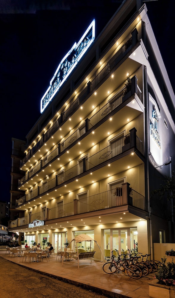 HOTEL PLAZA 2/53