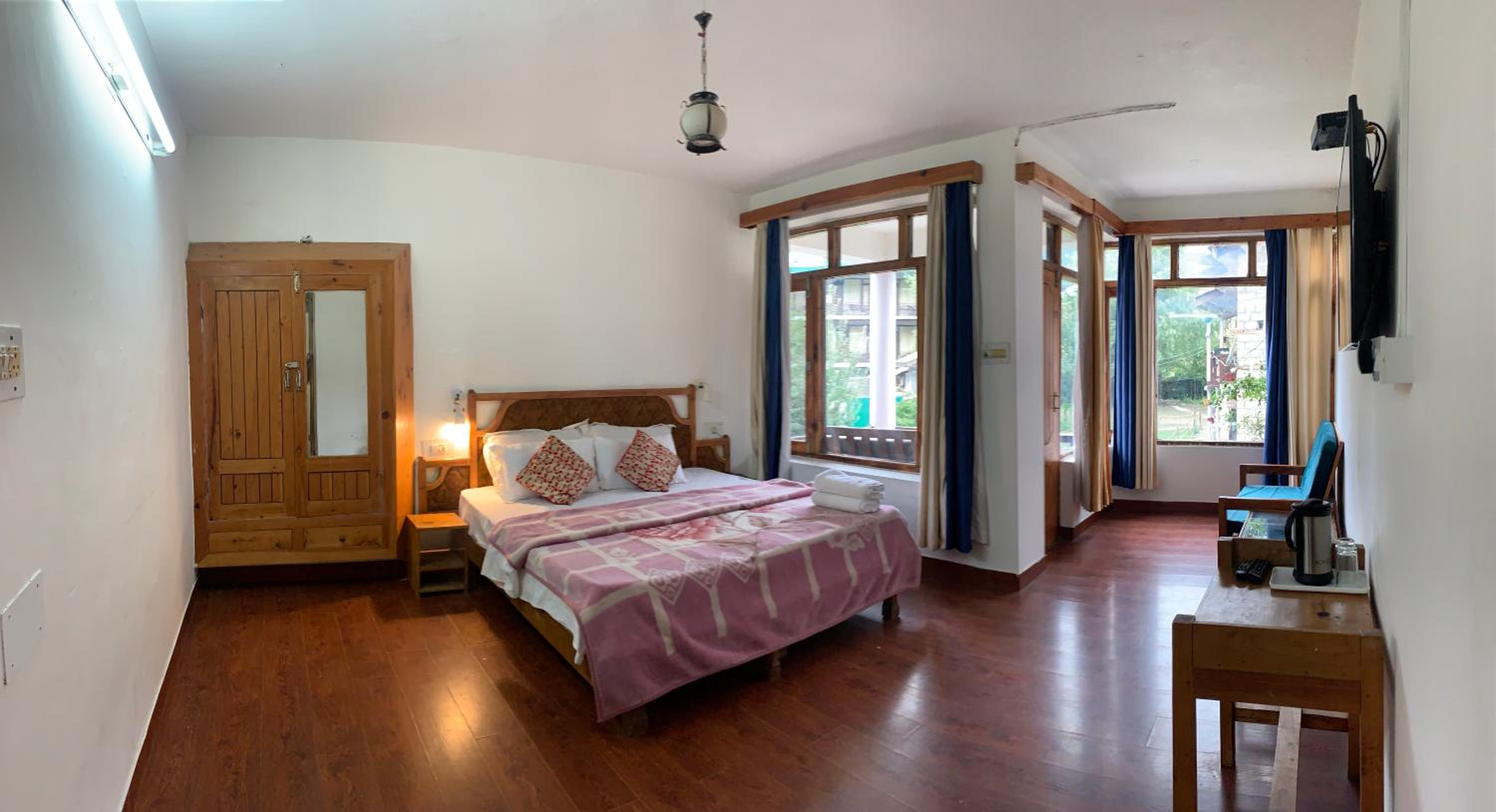 TOURIST HOTEL 15/55