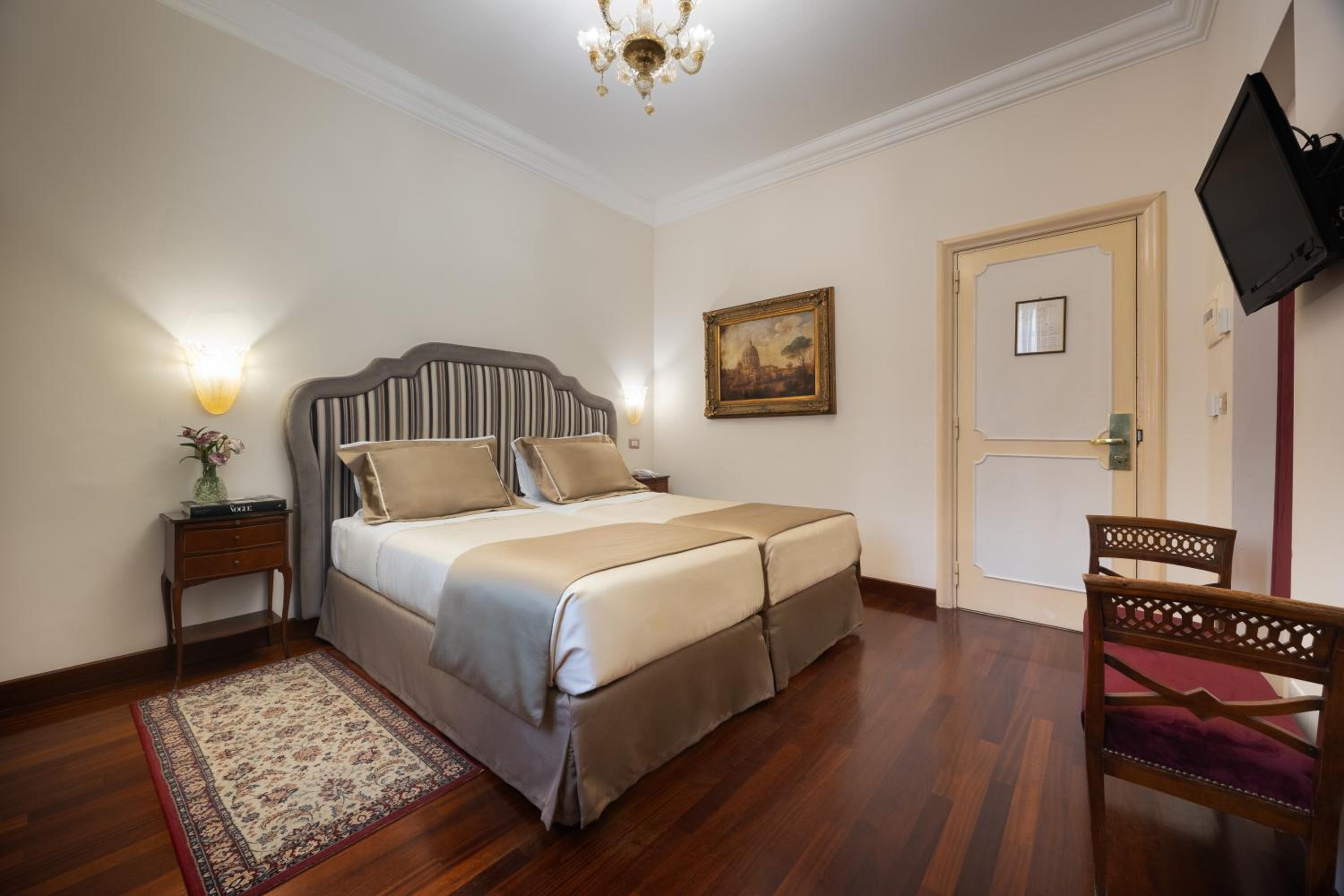 غرفة كلاسيكية بسرير مزدوج أو سريرين منفصلين، Forum Hotel Rome 9/10