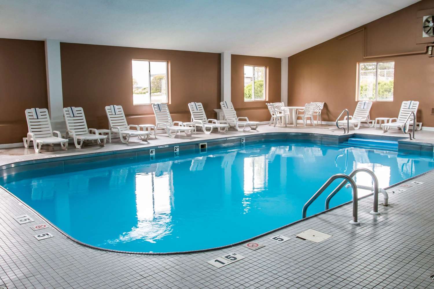Country Inn & Suites by Radisson, Battle Creek, MI 10/15