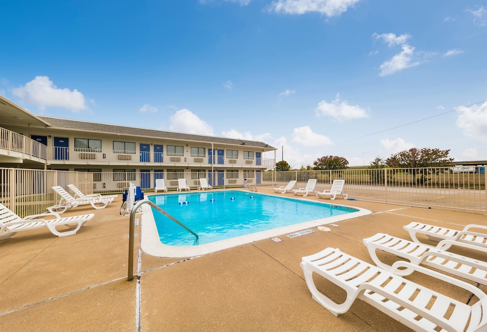Motel6 Greenville, TX 38/45