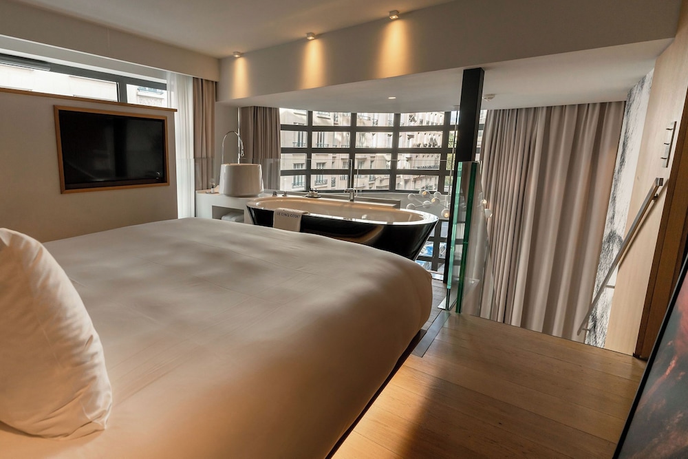 DUPLEX, SUITE