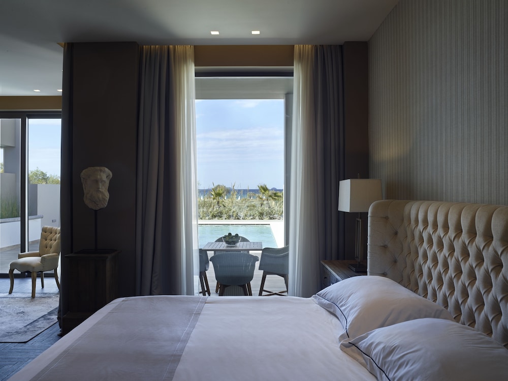 EXECUTIVE, SUITE, PRIVATE POOL