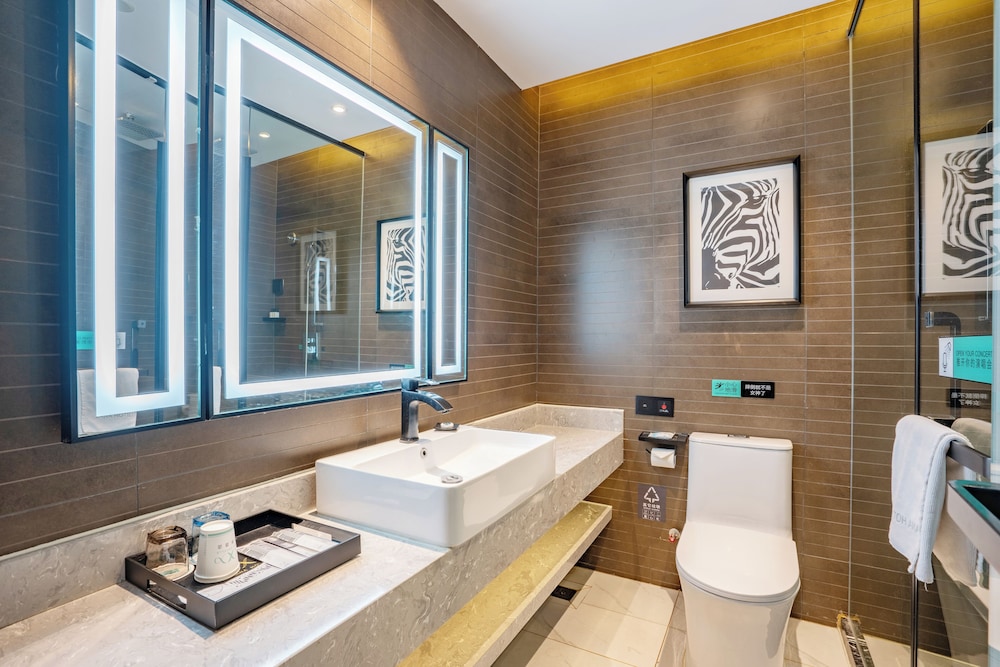 Pazhou XANA Deluxe International Hotel (Changgang Subway Metro Station Branch) 48/50