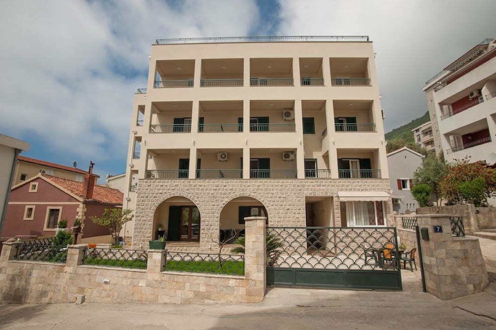 Guest House Medin 3/50