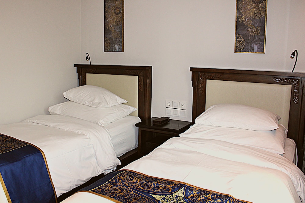 Ramayana Suites and Resorts 11/80