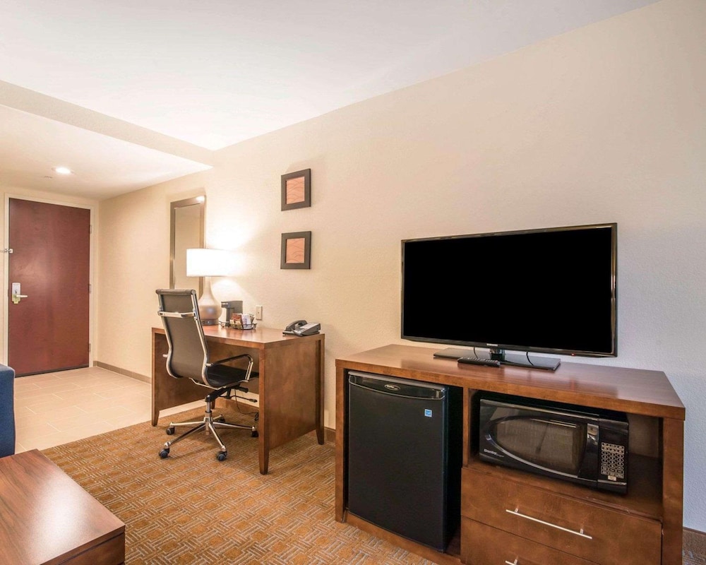 Comfort Inn & Suites Brattleboro I-91 42/47