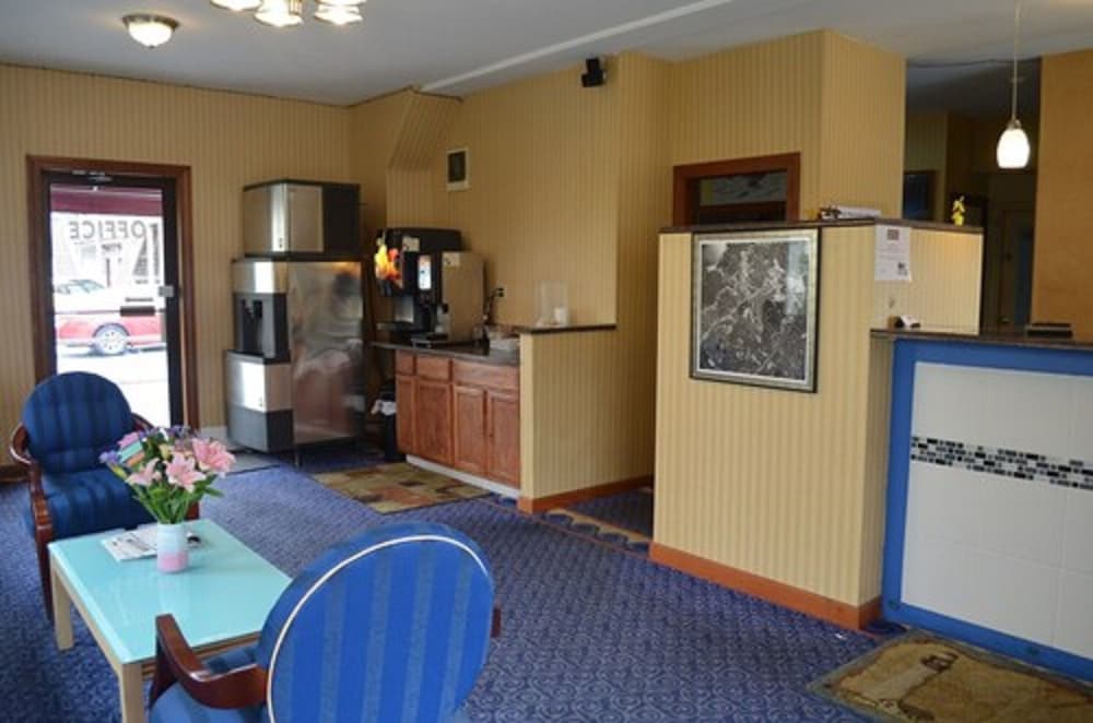 Hyannis Host Inn 9/33