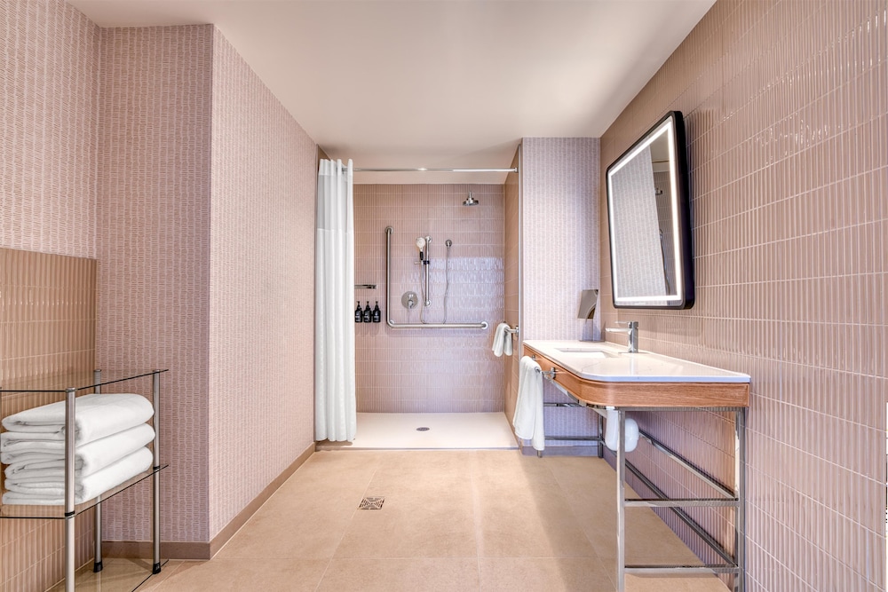 Toor Hotel Toronto, Part Of Jdv By Hyatt 50/50