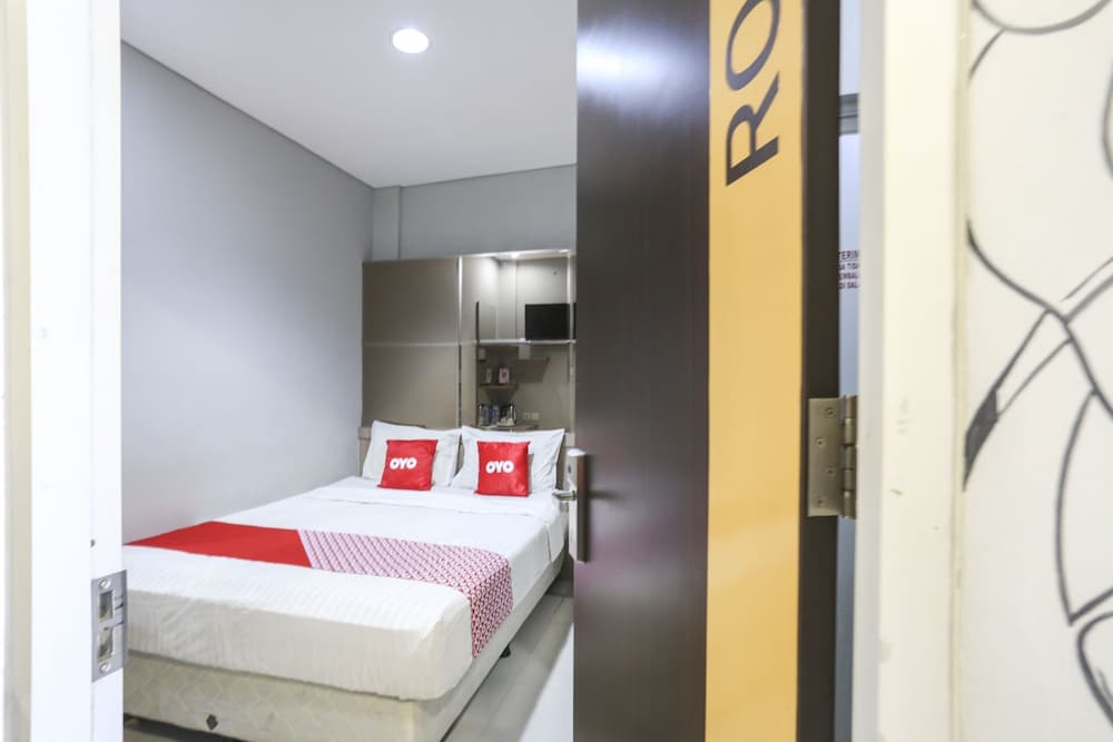 OYO 90056 Wisma Kebon Kacang 9 9/20