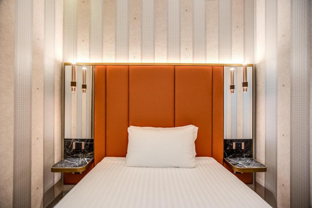 Deluxe, Single, Double Bed