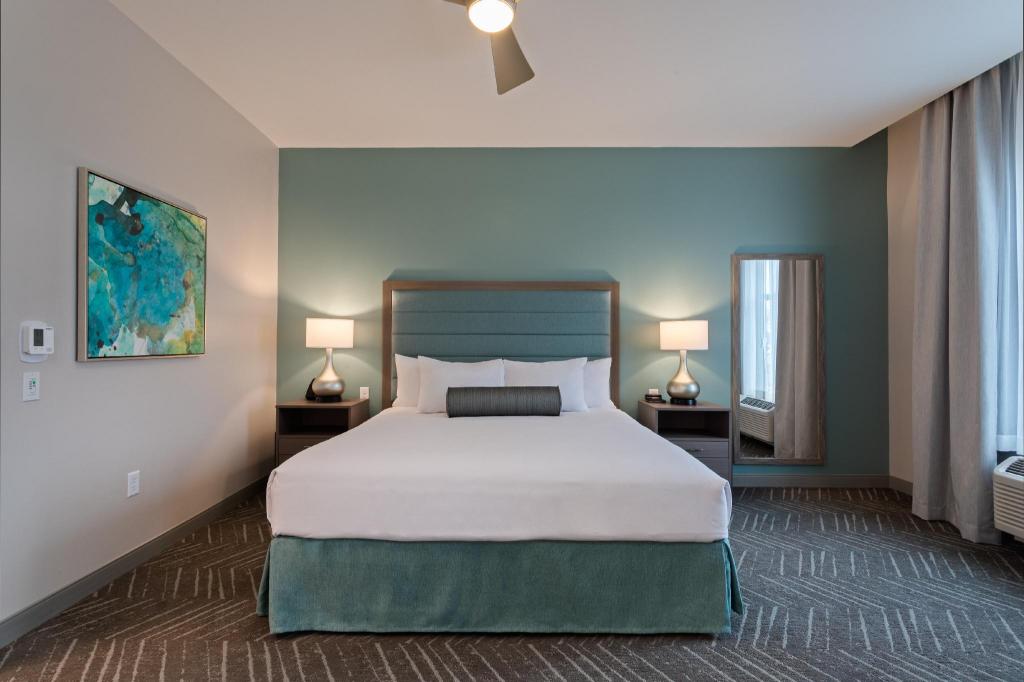 Studio, Suite, King Bed, Sofa, Accessible