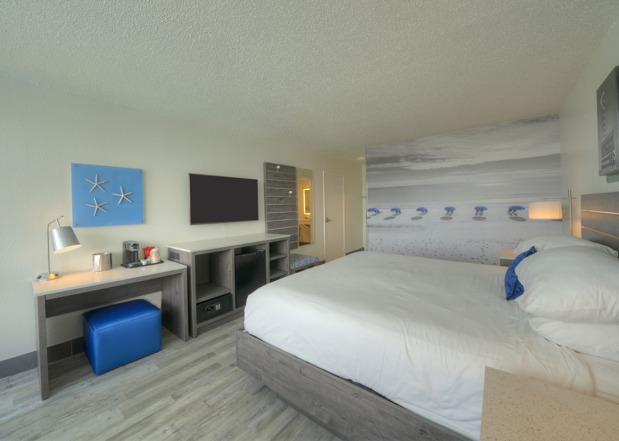 JUNIOR SUITE, KING BED, DUNE OR GULF VIEW, SOFA