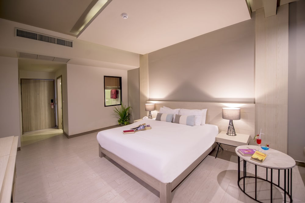 Premier, Double Bed, Pool Access