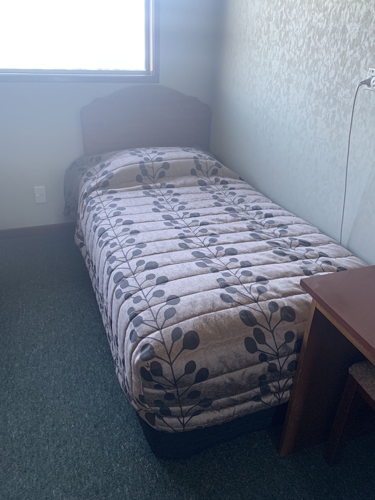 MANAPOURI LAKEVIEW MOTOR INN 26/69