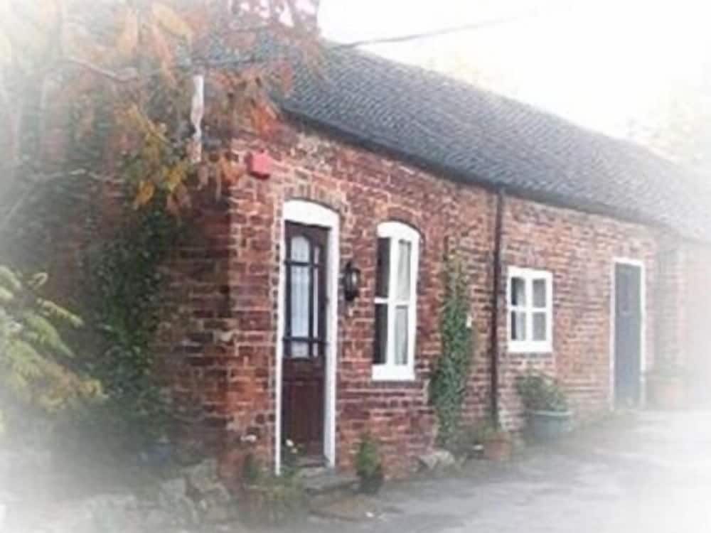The Stables 1/8