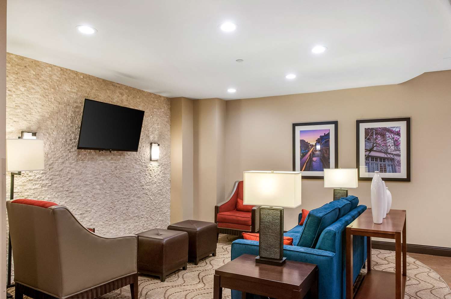Comfort Inn and Suites At Copeland Tower 15/17