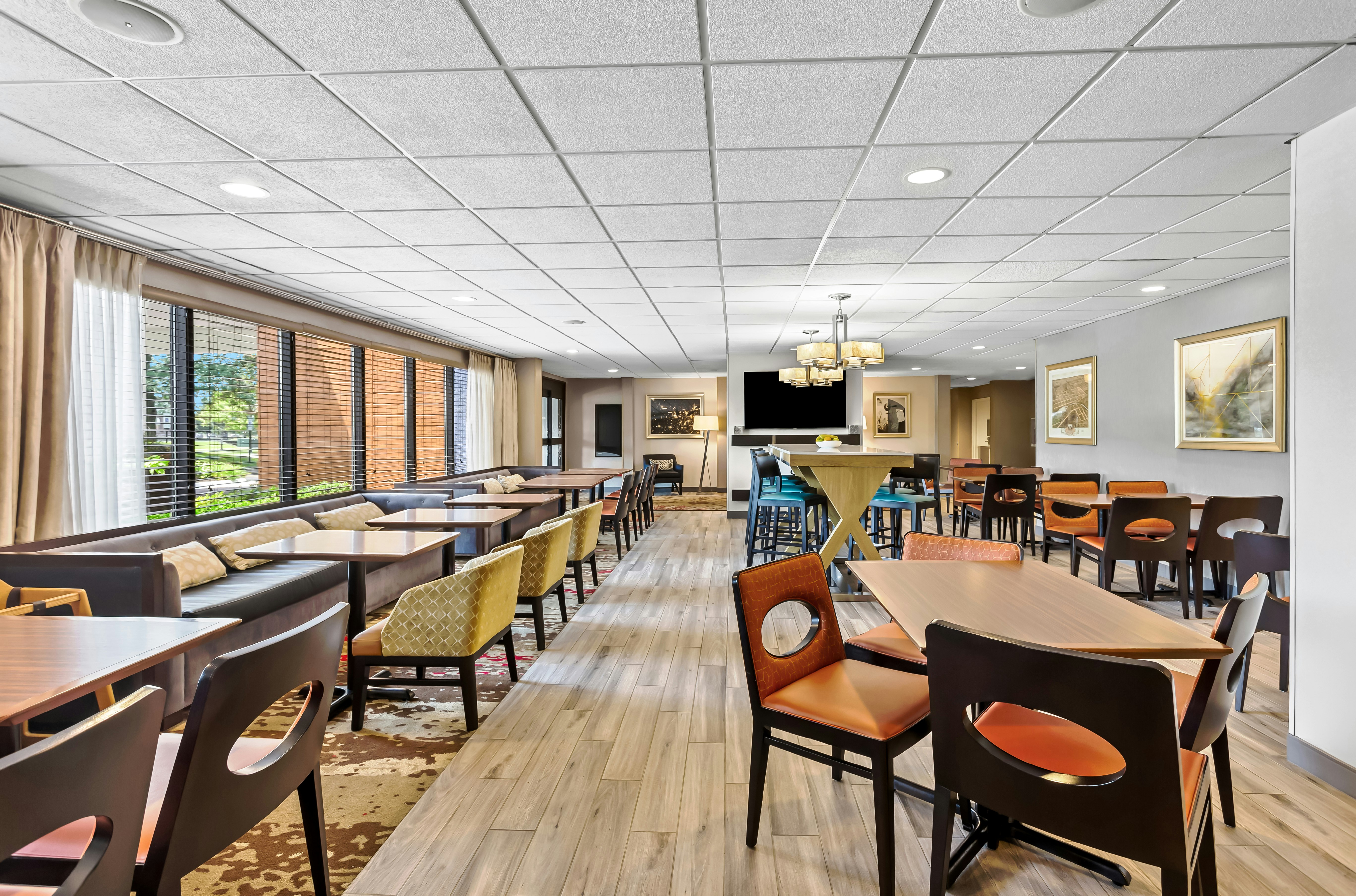 Hampton Inn Naperville 31/52