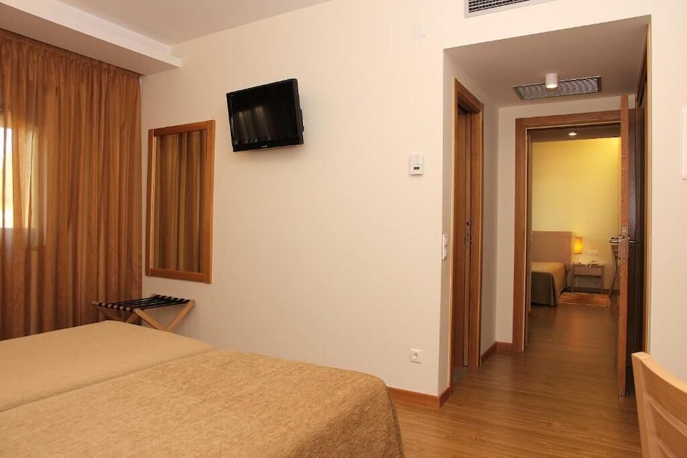 FAMILY, QUADRUPLE, 4 BEDS