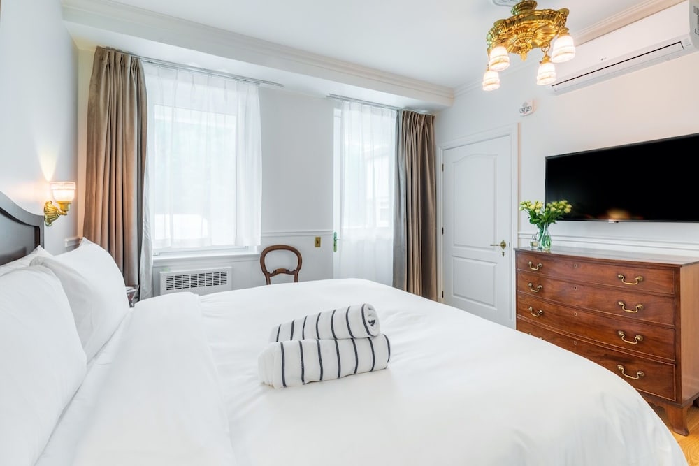Classic, King Bed, Terrace