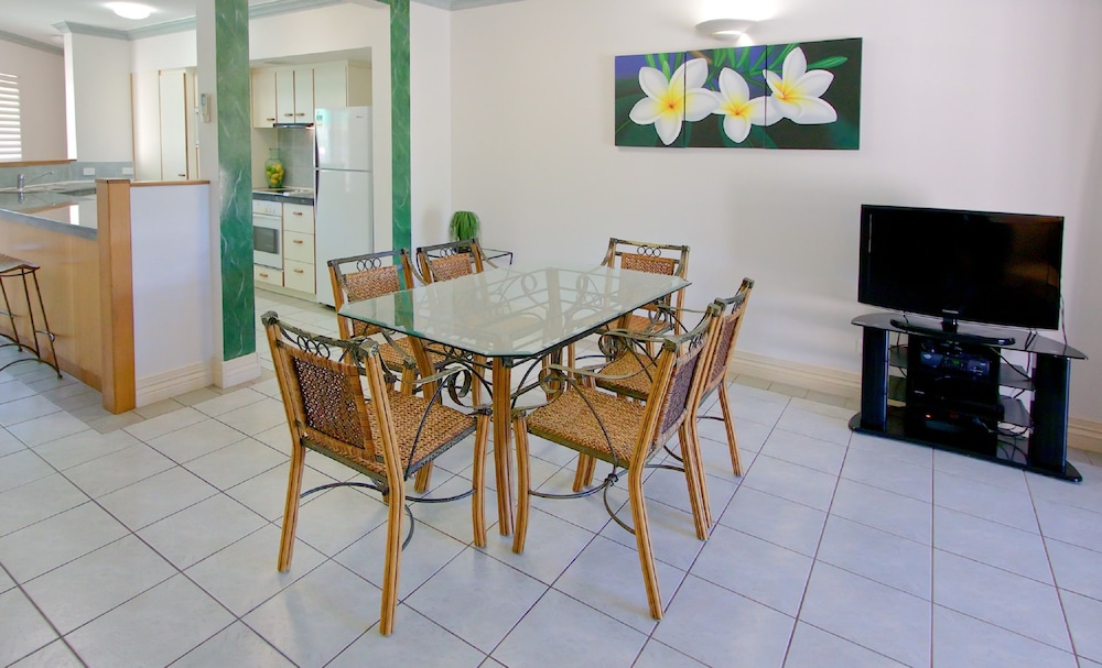 On the Beach Holiday Apartments 56/68