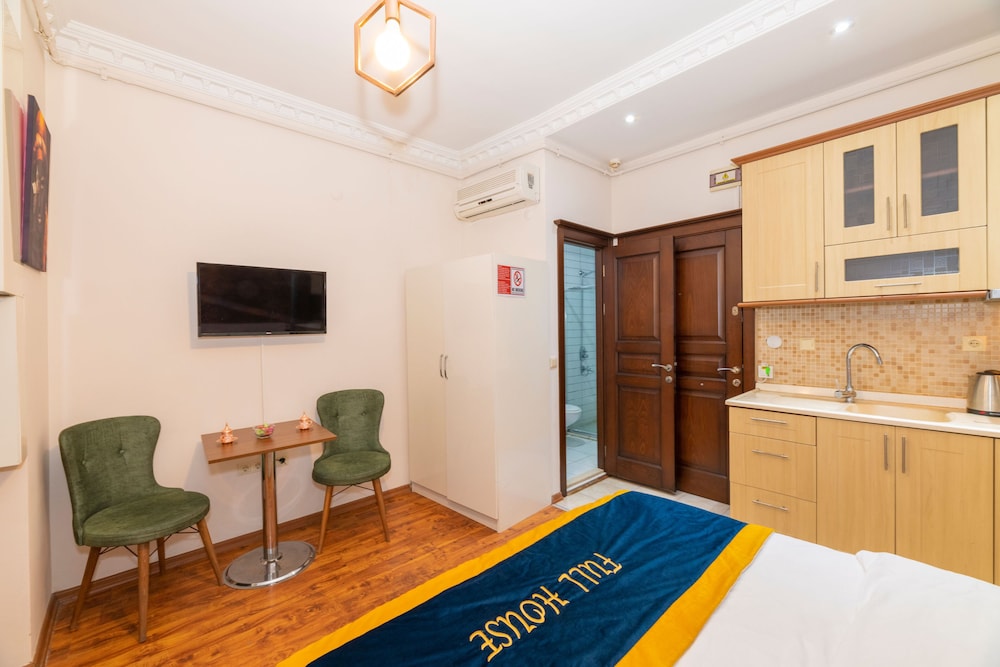 Opera House Hotel 36/64