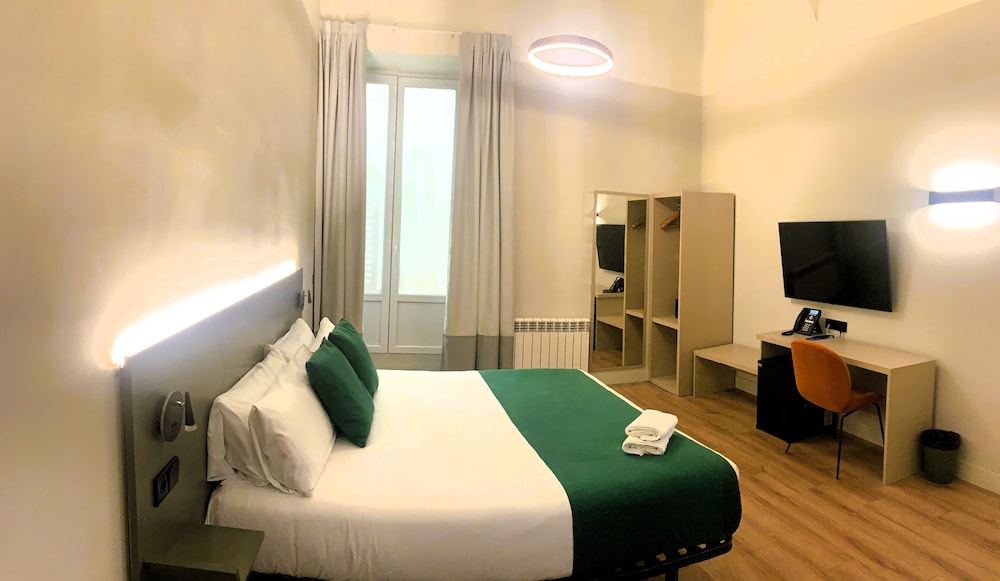 Hostal Anton Martin 18/61