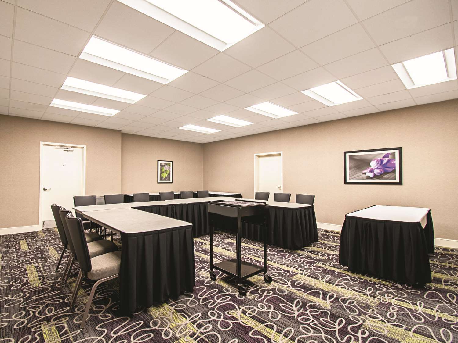 La Quinta Inn & Suites by Wyndham Cincinnati Sharonville 37/45