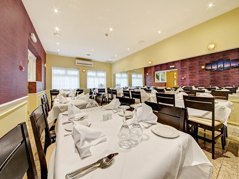 OYO Bostons Manor Hotel, Hanwell London 45/64
