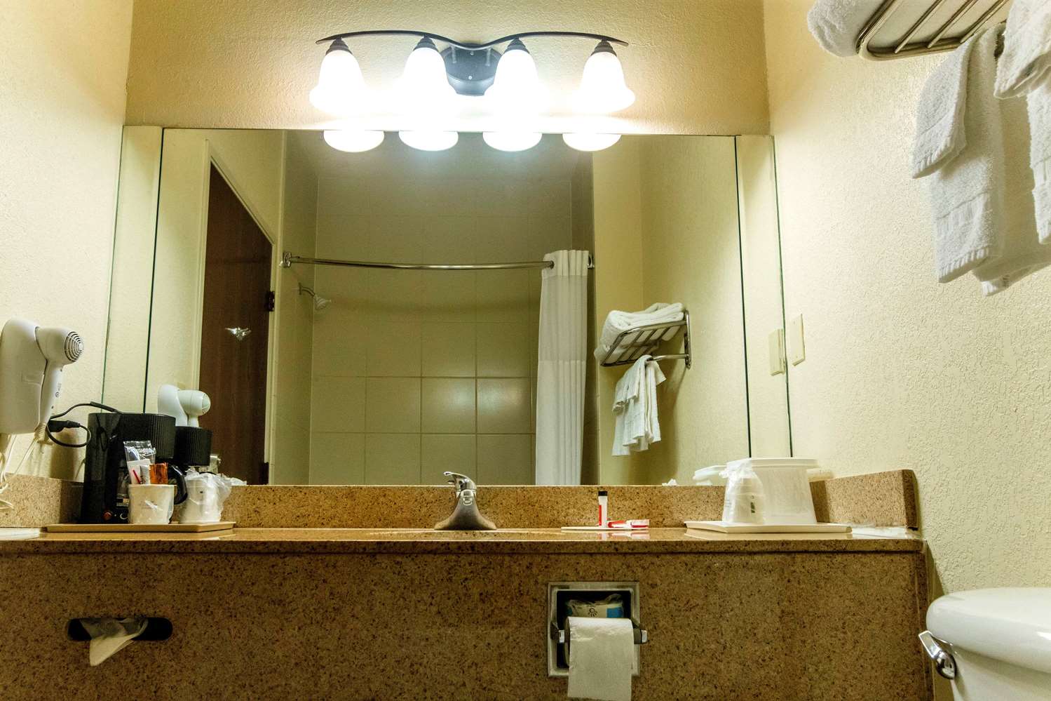 Days Inn & Suites By Wyndham Houston North/Aldine 66/68