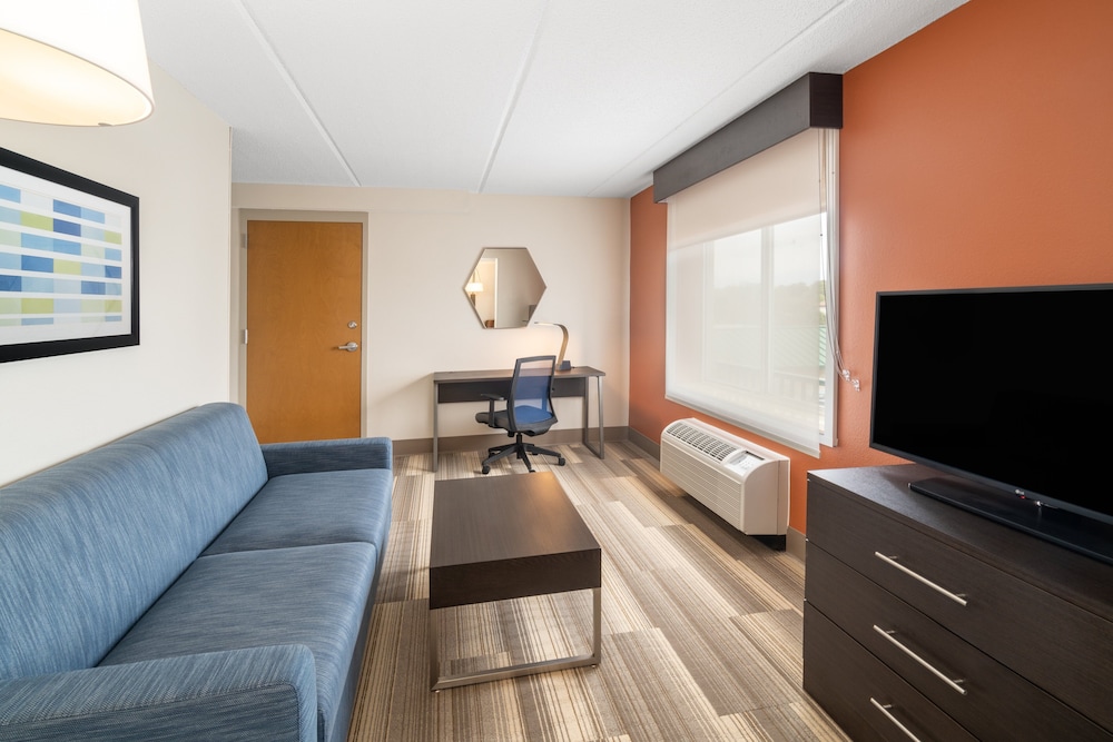 Holiday Inn Express Bluffton At Hilton Head Area 50/80