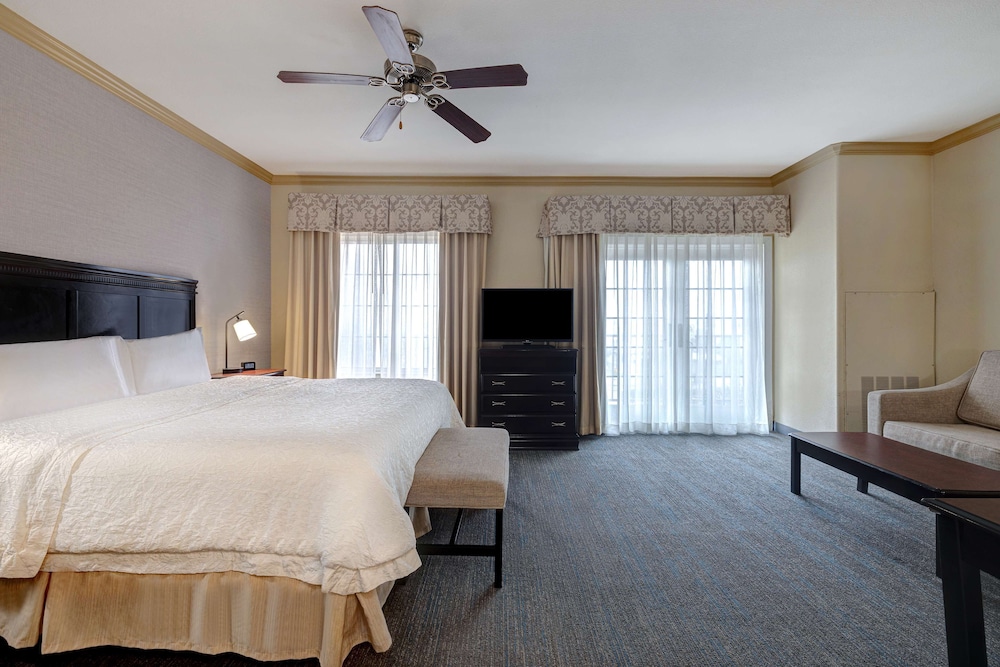 Hampton Inn Suites Galveston 38/68